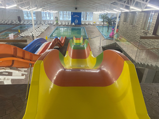 Fiberglass Water Park Peralatan Kustom Water Slides / Petualangan Water Slides untuk Bertema Taman
