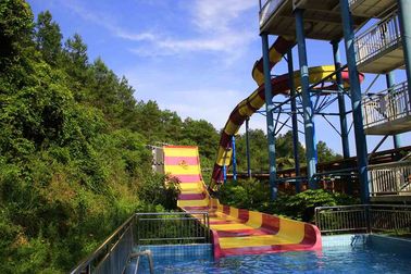 304 Stainless Steel Fiberglass Water Slides Kapasitas Tinggi 13m platform Tinggi / Aqua Park