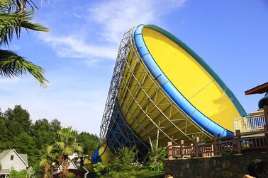 Dewasa disesuaikan Fiberglass Water Park Tornado Slide 14.6m Tinggi, 42 * 60m
