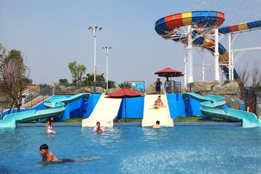 Disesuaikan 3 Riders Kids &#39;Water Slide Aqua Park Peralatan, Pink / Jeruk / Biru