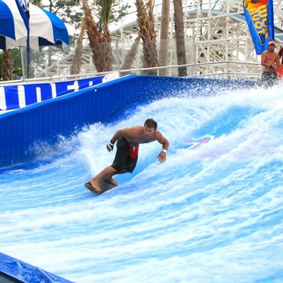 Simulator Selancar Fiberglass Flow Rider untuk Peralatan Taman Bermain Komersial dengan Kapasitas 160-240 Penunggang Per Jam