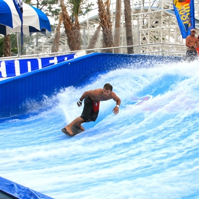 Menikmati Flowrider Air naik, Surfing Menarik Gelombang Skid Dewan / Aqua Taman Hiburan