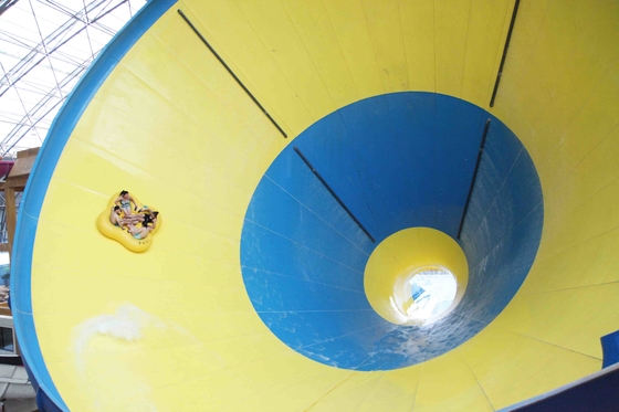 Dewasa disesuaikan Fiberglass Water Park Tornado Slide 14.6m Tinggi untuk Water Park