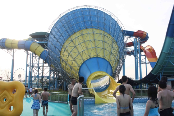 Komersial Fiberglass Air Renang Slides / Slide Medium Tornado Air untuk Water Park