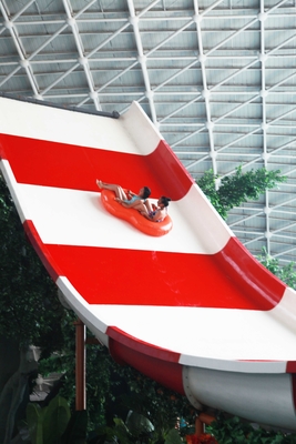 Luar ruangan Fiberglass Aqua Park Peralatan Untuk 4 - 6 Orang Per Waktu