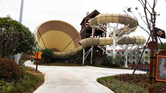 Sinar Air Fiberglass Merah / Kuning / Hijau untuk taman bermain di luar ruangan