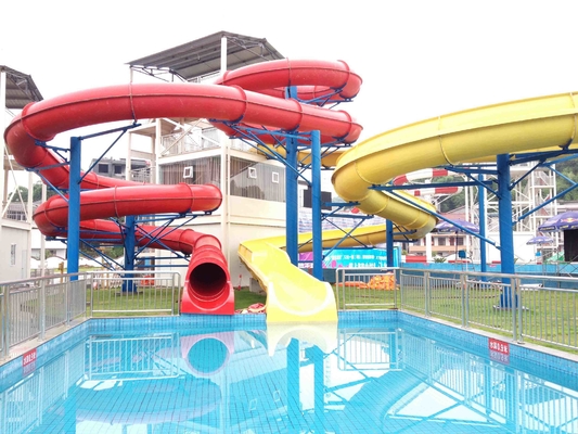 Disesuaikan Warna Spiral Fiberglass Water Slides Galvanized Carbon Rangka Baja