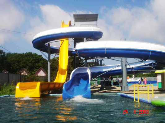 Disesuaikan Warna Spiral Fiberglass Water Slides Galvanized Carbon Rangka Baja