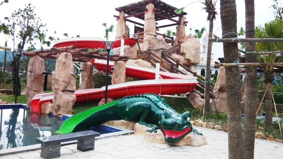 Disesuaikan Warna Spiral Fiberglass Water Slides Galvanized Carbon Rangka Baja