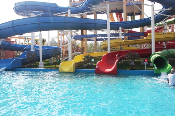 Lucu FPR Water Slide Permainan ganda Terbuka dan dekat Slide Air dingin untuk Water Park