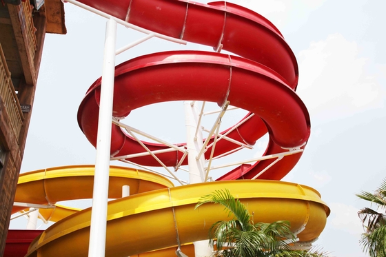 Luar ruangan Fiberglass Water Slides Kustom FRP Spiral Red Water Slides CE