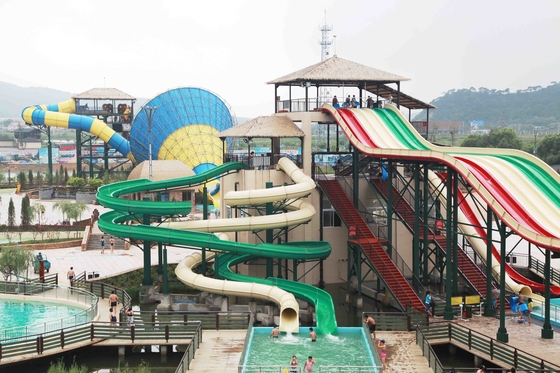 Colorful Aqua Park Peralatan, Keluarga Rafting Air Slide Untuk Large Water Park