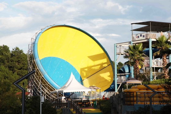 Big Tornado Fiberglass Renang Slides, tinggi capicity Keluarga Air Slide Game
