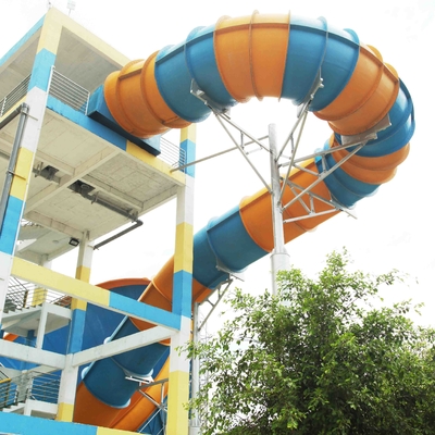 Galvanis Carbon Steel Tornado Slide Untuk Aqua Park / Fiberglass Water Park Equipment