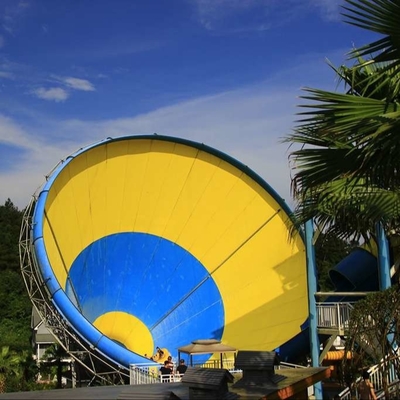 Dewasa disesuaikan Fiberglass Water Park Tornado Slide 14.6m Tinggi, 42 * 60m