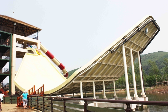 Ayunan gelombang Slide Fiberglass Renang Slides Amusement Park Equipment 11m Tinggi