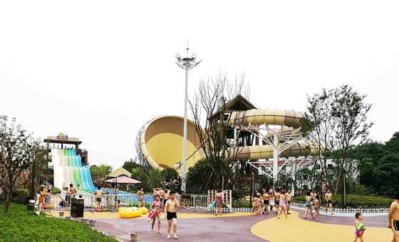 Tornado Fiberglass Commercial Keluarga Air Slide Untuk Water Park, 42 ​​* ruang 70m Lantai