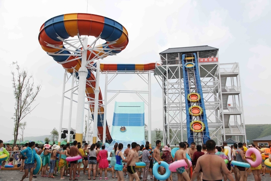 Raksasa Aqua Park Peralatan Menyenangkan swwiming Renang Waterslides Untuk Water Park