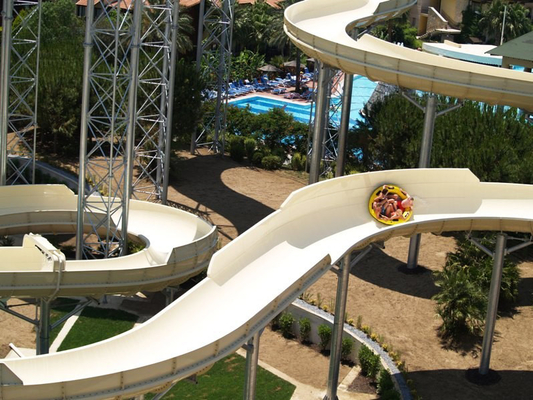 Di atas tanah air kolam slide untuk keluarga air interacetive menyenangkan di aqua taman
