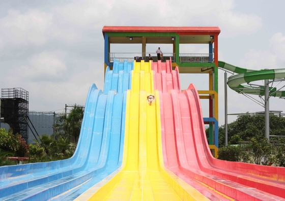 Oragne terbuka Water Slide umum Aqua Park Fasilitas Dengan Raft Slide