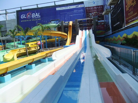 Slide umum Water Park Kustom Water Slides Internet Kecepatan Dewasa Gabungan Plastik Air