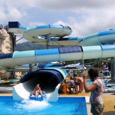 Galvanis Carbon Steel Tube Fiberglass Water Slides untuk Amusement Water Park