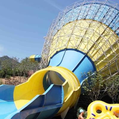 Besar Tornado Kustom Water Slides Lebar 18.6m 42 * 60m Untuk Kuda Keluarga
