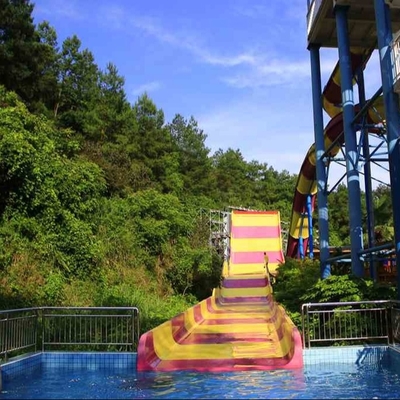 304 Stainless Steel Fiberglass Water Slides Kapasitas Tinggi 13m platform Tinggi / Aqua Park