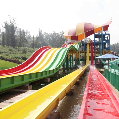 General Water Park Barang Khusus Water Slide Internet Kecepatan Dengan 120 Riders / H Kapasitas