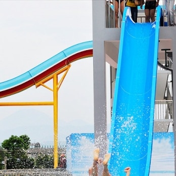 Indoor / Outdoor Fiberglass air slide permainan untuk anak-anak / Resort liburan keluarga