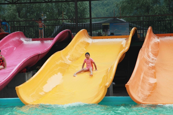 Disesuaikan 3 Riders Kids &#39;Water Slide Aqua Park Peralatan, Pink / Jeruk / Biru