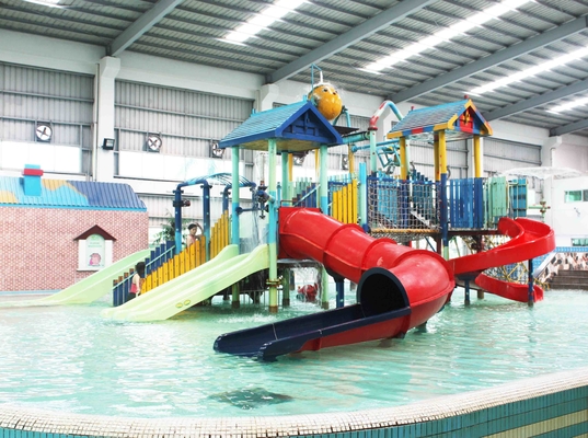 Water House Aqua Park Platform Game 21 * 18 * 9m Dengan Slide air untuk Family Fun
