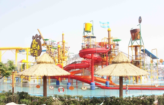 Menarik taman air keluarga di waterhouse giantic dengan gaya waterslide yang berbeda