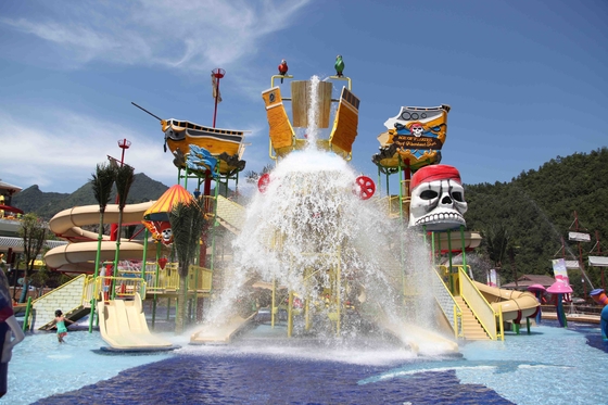 Menarik taman air keluarga di waterhouse giantic dengan gaya seluncuran air slide / Fiberglass yang berbeda