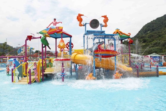 Luar ruangan Komersial Aman Fiberglass Kids&#39; Air Playground Air Rumah Aqua Park