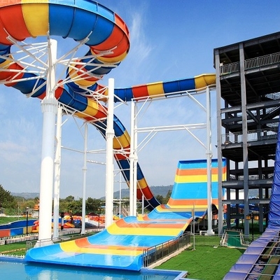 Peralatan Aqua Park Raksasa Yang Menyenangkan Kolam Renang Seluncuran Fiberglass Untuk Orang Dewasa