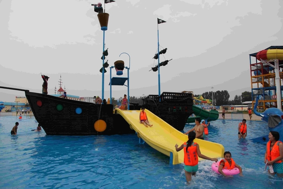 Corsair Aqua Mainkan Water Park Equipment / Disesuaikan Fiberglass Pirate Ship