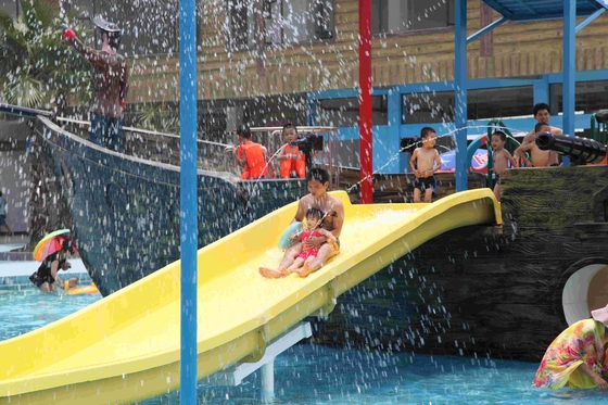 Corsair Aqua Mainkan Water Park Equipment / Large Holiday Resort Fiberglass Pirate Ship
