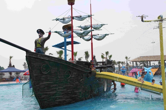 Disesuaikan Fiberglass Pirate kapal / Corsair Aqua bermain Air Park peralatan
