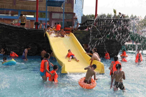 Corsair Aqua Mainkan Water Park Equipment / Disesuaikan Fiberglass Pirate Ship