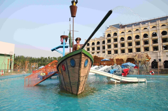 Corsair Aqua Mainkan Water Park Equipment / Large Holiday Resort Fiberglass Pirate Ship