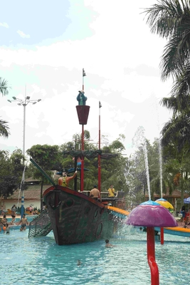 Disesuaikan Aqua Park Peralatan Fiberglass Pirate Ship, terbuka Playground Set