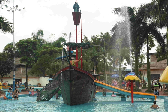 Corsair Aqua Mainkan Water Park Equipment / Large Holiday Resort Fiberglass Pirate Ship
