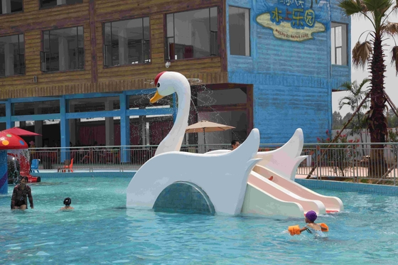 Disesuaikan Fiberglass Kecil Air Renang Slides Dirancang Untuk Water Park Game