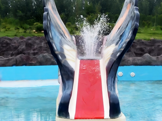 Warna-warni Fiberglass kecil anak-anak kolam air Butterfly slide disesuaikan