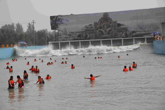 Kolam Renang Air Terbuka Wave Pool / Security mesin gelombang kolam renang