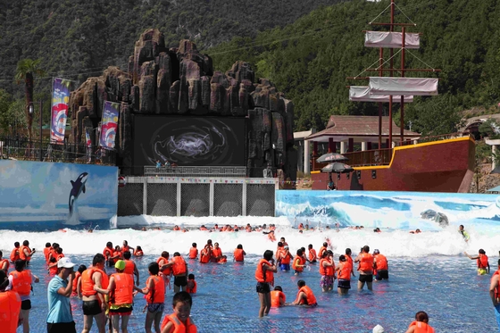 Mesin Gelombang Taman Air Disesuaikan untuk Hiburan Keluarga di Taman Aqua