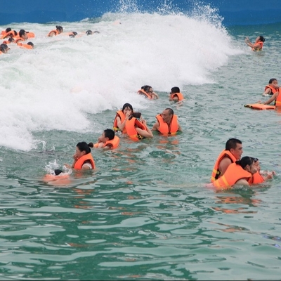 Terbesar terbuka Water Park Wave Pool Konstruksi Listrik Kuat Dengan Stainless Steel Filter