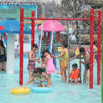 Air Semprot Taman Peralatan dengan mesin pompa air di waterparks menyenangkan