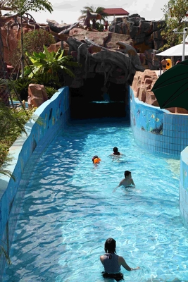 Disesuaikan Besar Water Park Lazy River Water Park Taman / Fiberglass Slides